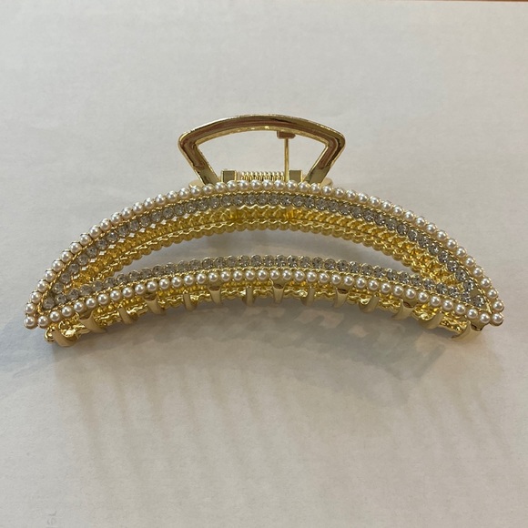 Jennifer Behr Accessories - Brand new hair clip fake gold Pearl and diamond embellished rhinestones
